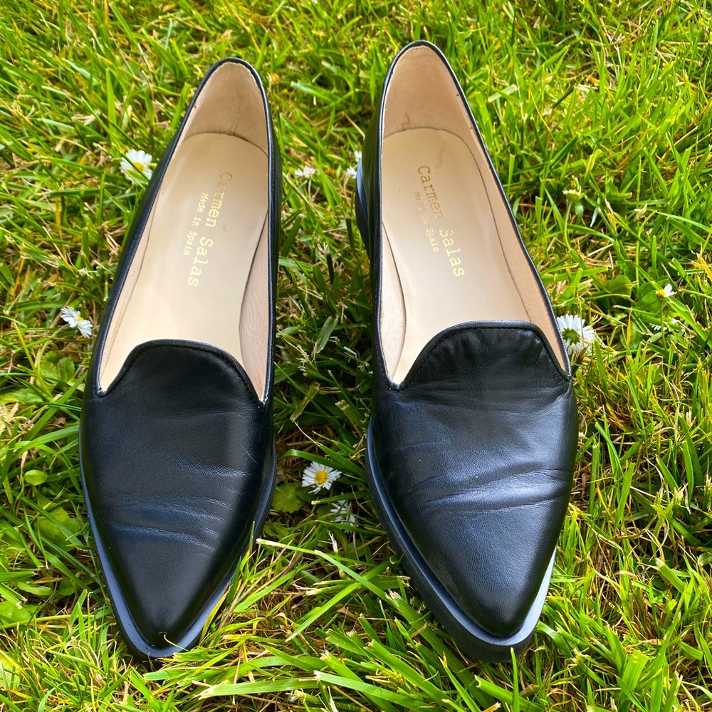 Carmen Salas black leather loafer